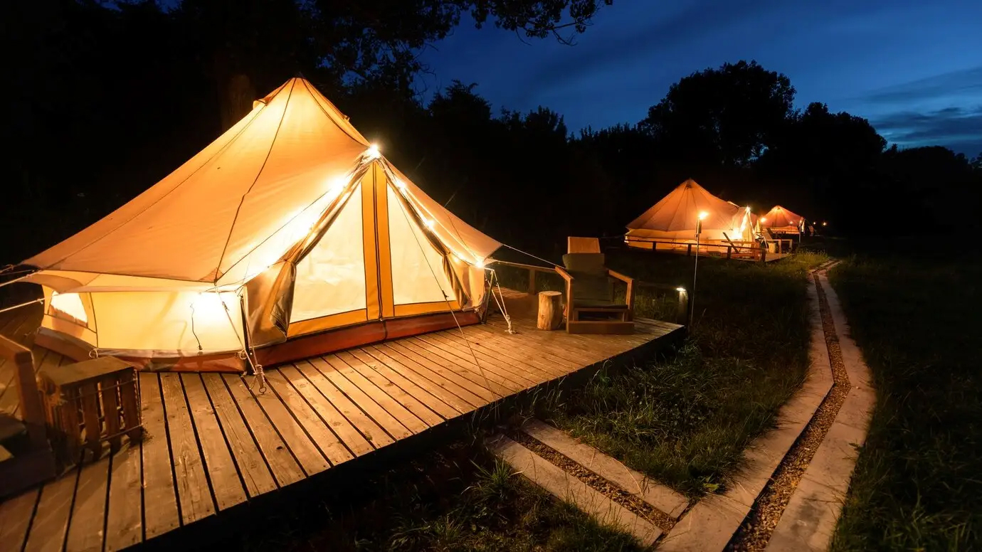 Farklı Bir Tatil Deneyimi: Glamping Nedir ve Nerelerde Yapılır?